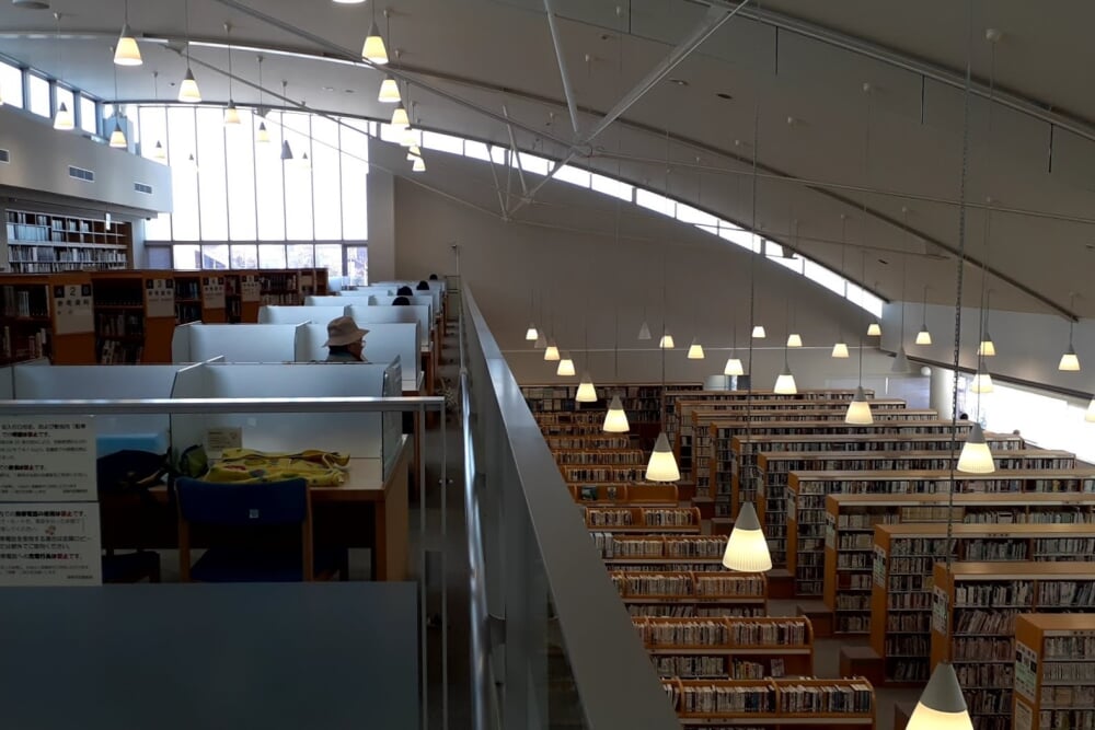 瑞穂市図書館の写真 ©Asturio(CC BY-SA 4.0)