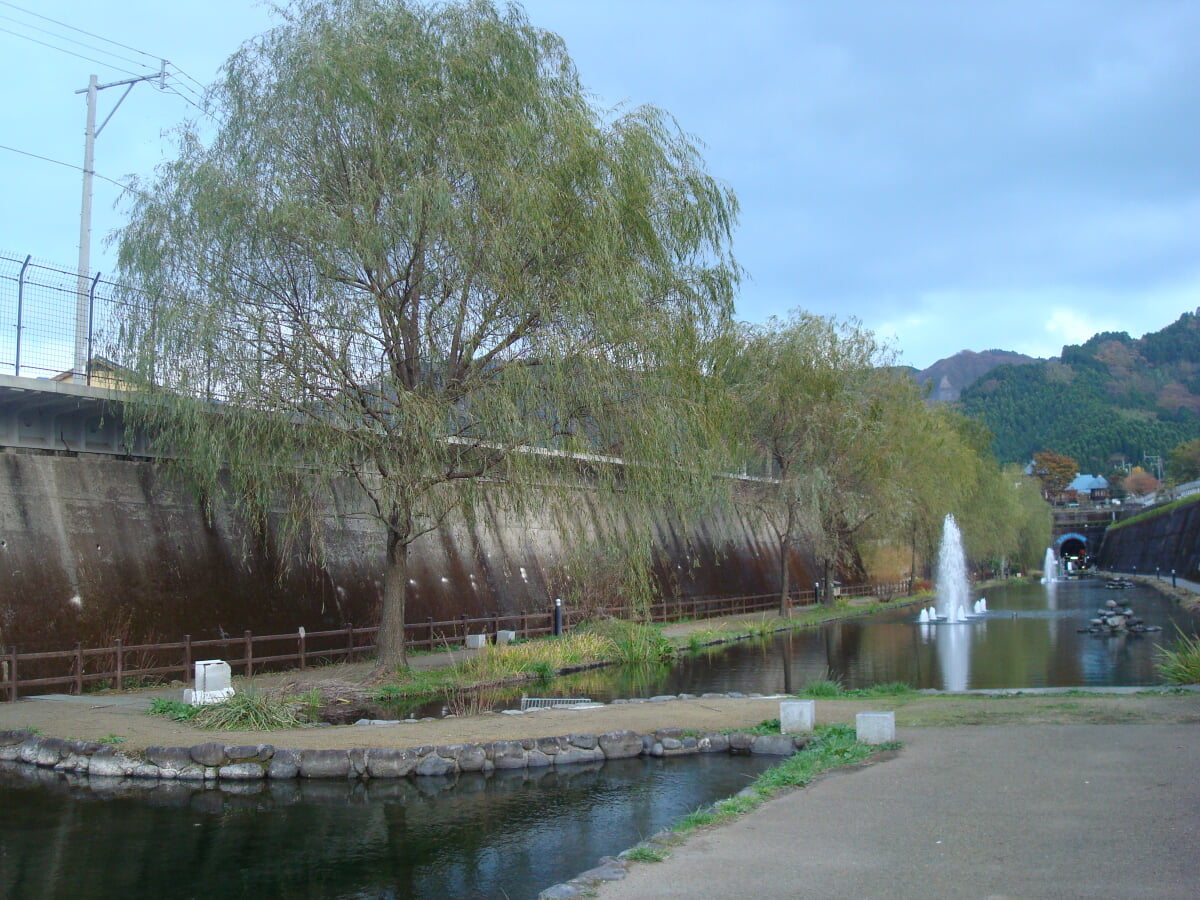 高森湧水トンネル公園の写真 ©Alberth2(CC BY-SA 4.0)