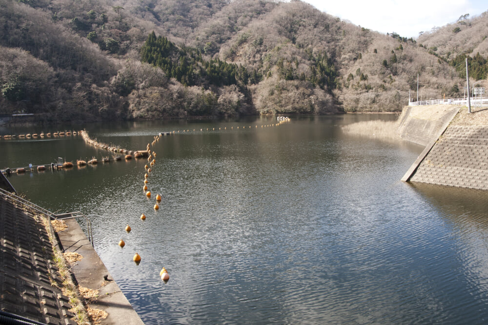 花貫ダムの写真 ©Σ64(CC BY 3.0)