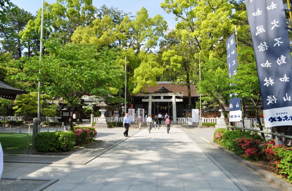 武田神社の写真 ©江戸村のとくぞう(CC BY-SA 4.0)