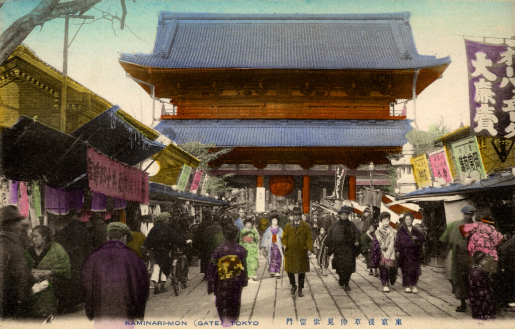 浅草仲見世の写真 ©https://commons.wikimedia.org/wiki/File:Asakusa1918.jpg