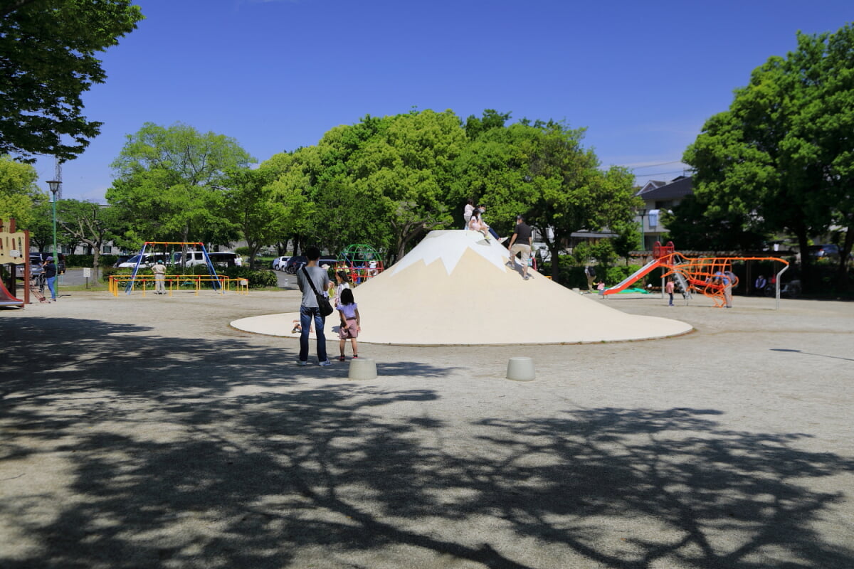 新海池公園の写真 ©Tomio344456(CC BY-SA 4.0)