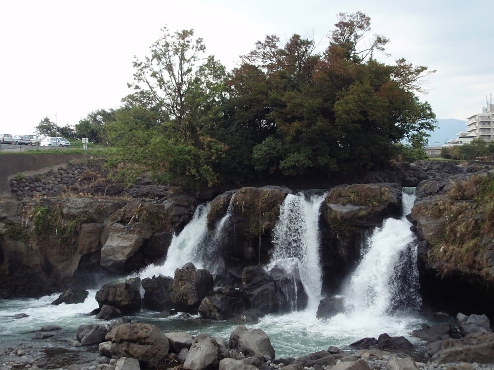 鮎壺の滝の写真 ©Batholith(Public domain)