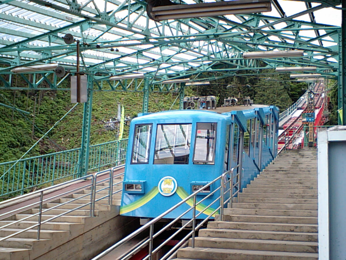 御岳登山鉄道の写真 ©Hanasakijijii(CC BY-SA 3.0)