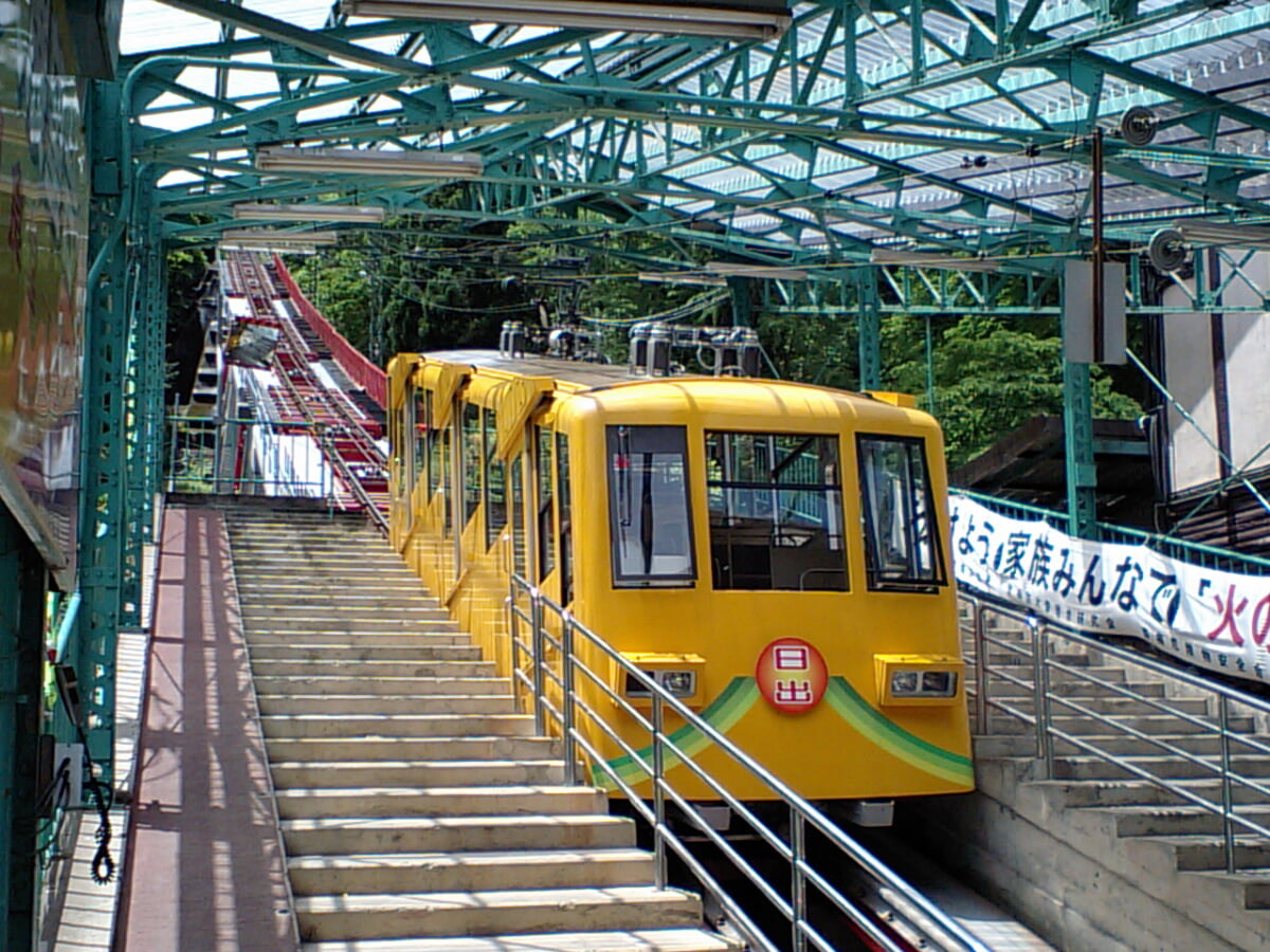 御岳登山鉄道の写真 ©Hanasakijijii(CC BY-SA 3.0)