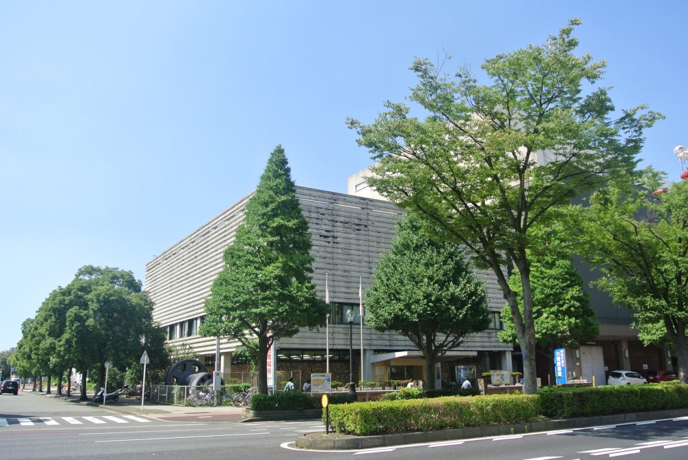 神奈川県立図書館の写真 ©インターネット川崎ガイド(CC BY 3.0)