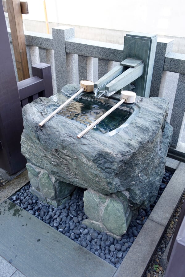 神楽坂若宮八幡神社の写真 ©Daderot(CC0)