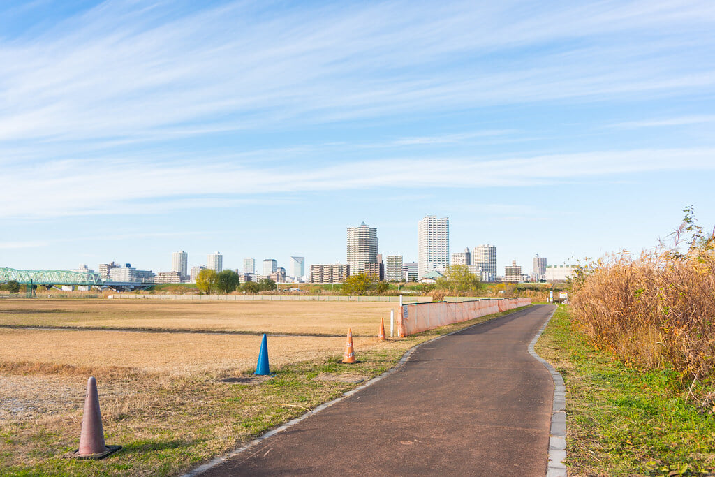 荒川河川敷の写真 ©t-miki(CC BY-ND 2.0)