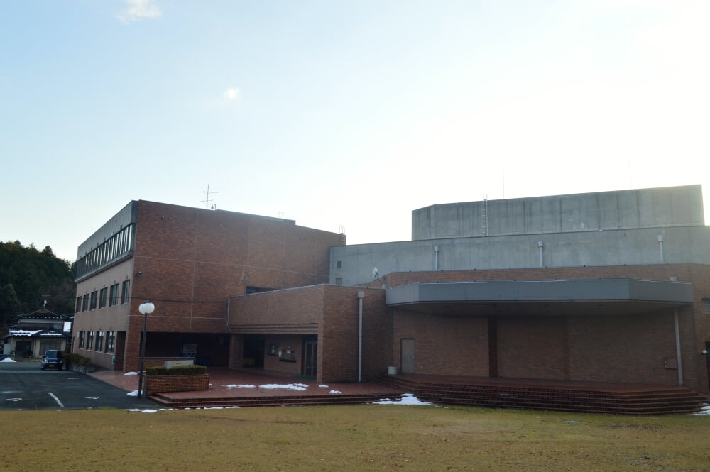 京丹後市立峰山図書館の写真 ©Asturio(CC BY-SA 4.0)