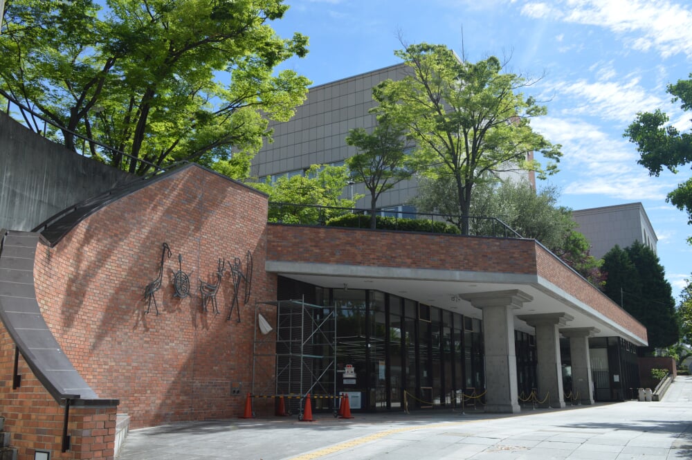 神戸市立中央図書館の写真 ©Asturio(CC BY-SA 4.0)