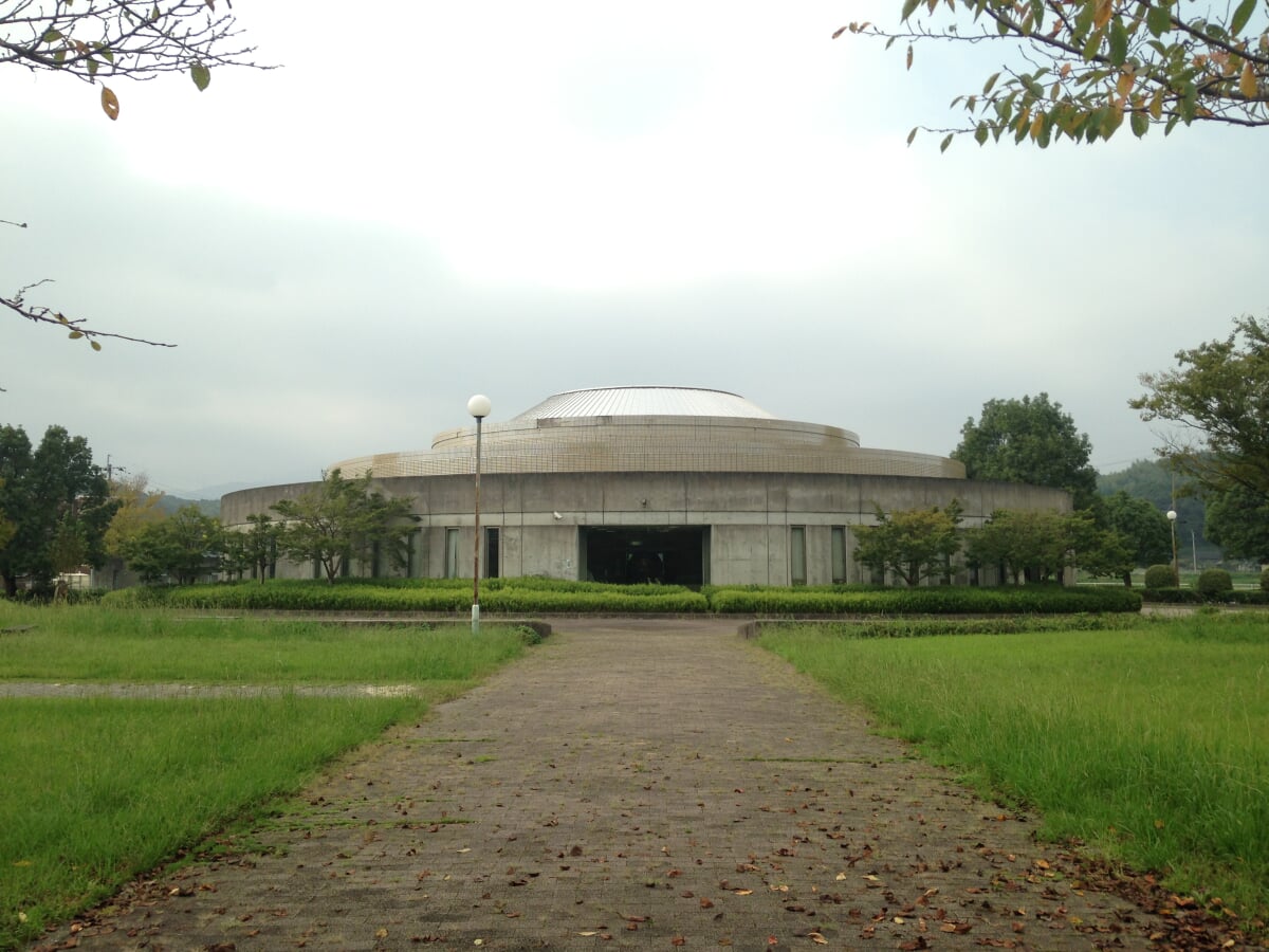 王塚装飾古墳館の写真 ©そらみみ(CC BY-SA 4.0)