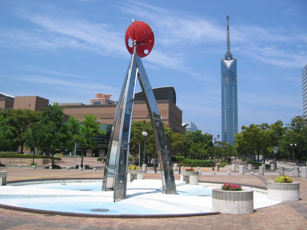 福岡市総合図書館の写真 ©tossy2379(CC BY-SA 3.0)