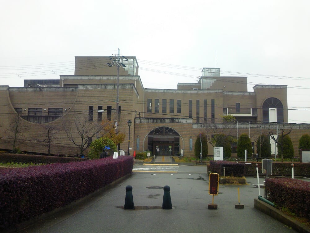 宝塚市立西図書館の写真 ©ビール酵母(CC BY-SA 3.0)