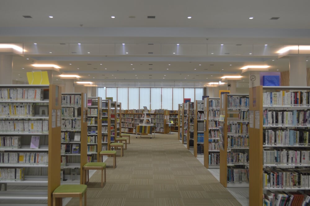 西脇市図書館の写真 ©Asturio(CC BY-SA 4.0)