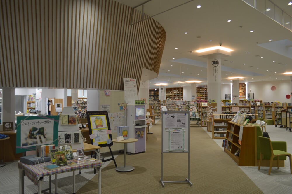 西脇市図書館の写真 ©Asturio(CC BY-SA 4.0)