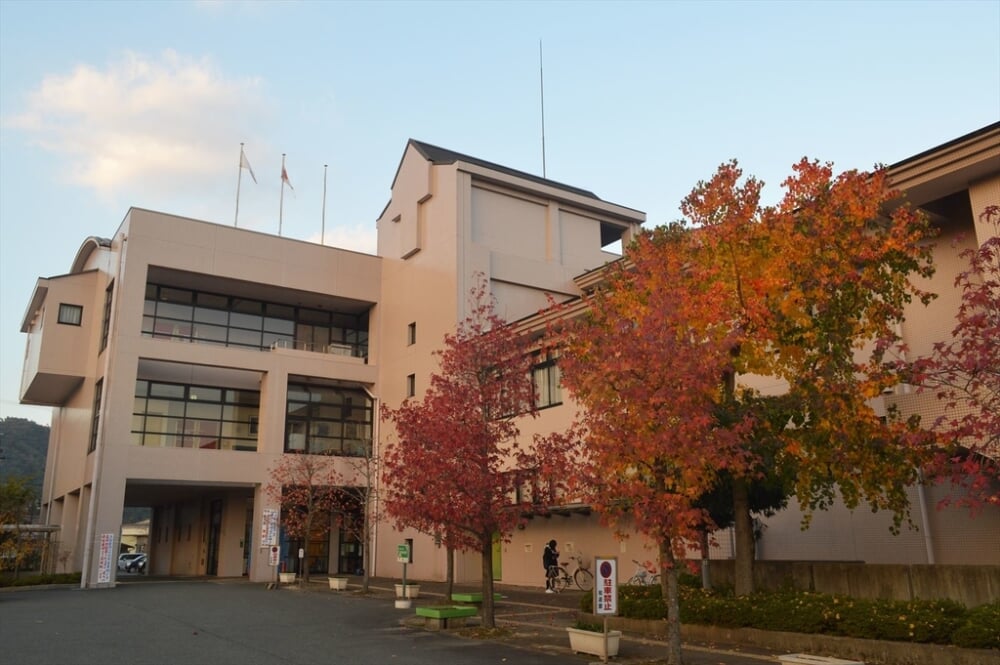 与謝野町立図書館の写真 ©Asturio(CC BY-SA 4.0)