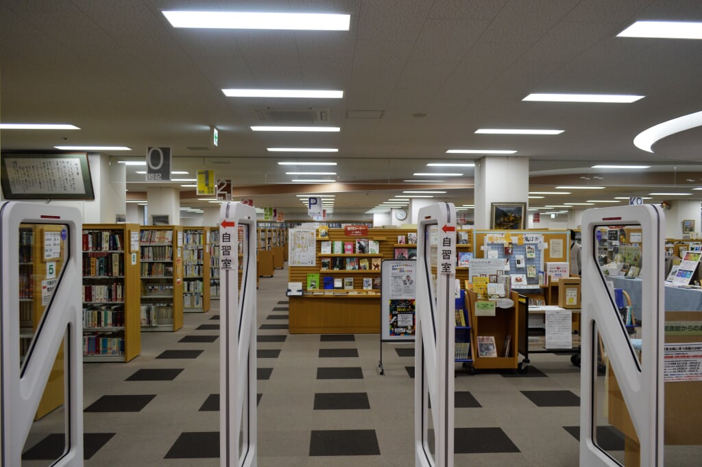 和泉市立和泉図書館の写真 ©Asturio(CC BY-SA 4.0)