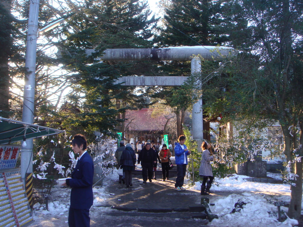 長者山新羅神社の写真 ©Ow00wo(CC BY-SA 3.0)