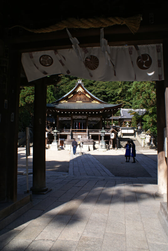 日牟禮八幡宮の写真 ©663highland(CC-BY-SA-3.0)