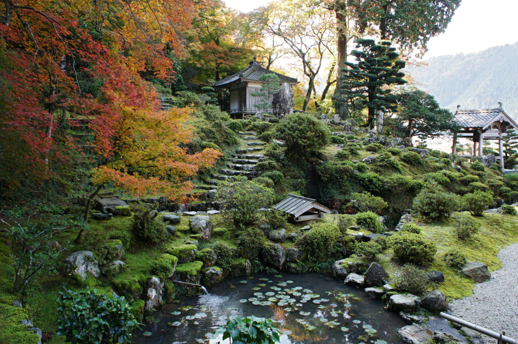 萬徳寺の写真 ©663highland(CC-BY-SA-3.0)