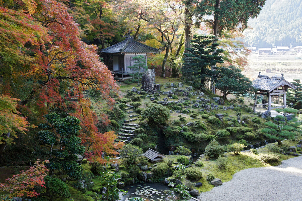 萬徳寺の写真 ©663highland(CC-BY-SA-3.0)