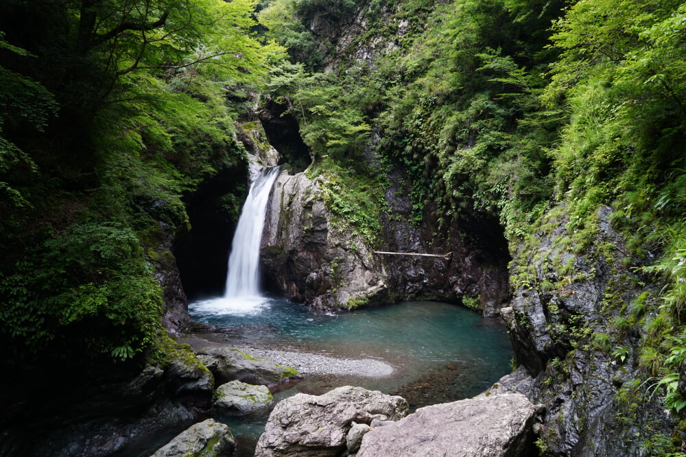 大釜の滝の写真 ©Kohei Fujii(CC BY-SA 2.0)