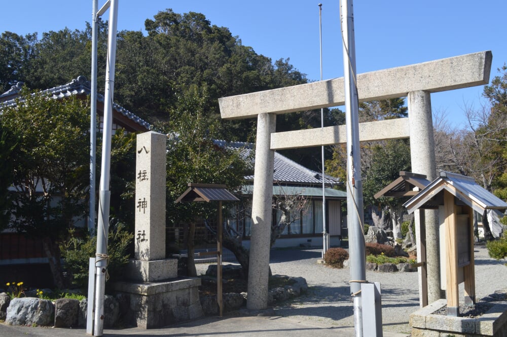 八柱神社の写真 ©Asturio(CC BY-SA 4.0)