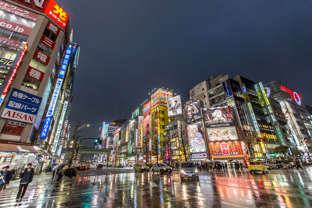 秋葉原電気街の写真 ©IQRemix(CC BY-SA 2.0)