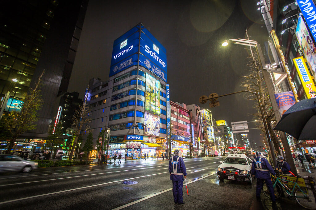 秋葉原電気街の写真 ©IQRemix(CC BY-SA 2.0)