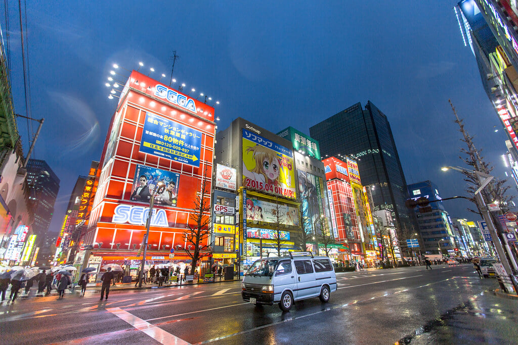 秋葉原電気街の写真 ©IQRemix(CC BY-SA 2.0)