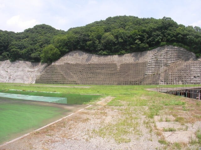 神奈川県立伊勢原射撃場の写真 ©SYM50cc EMR(CC BY 3.0)