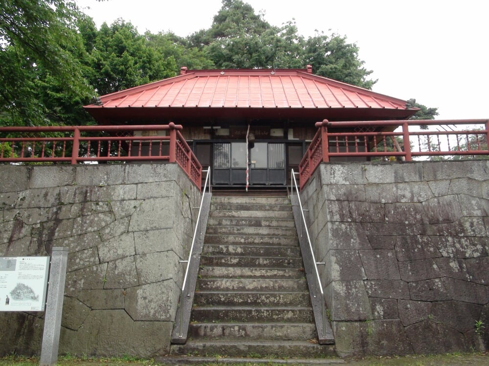 山梨岡神社の写真 ©さかおり(CC BY-SA 3.0)