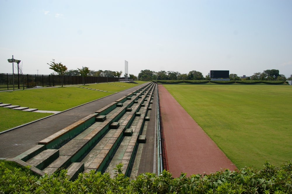 光明寺公園球技場の写真 ©WAKA77(Public domain)