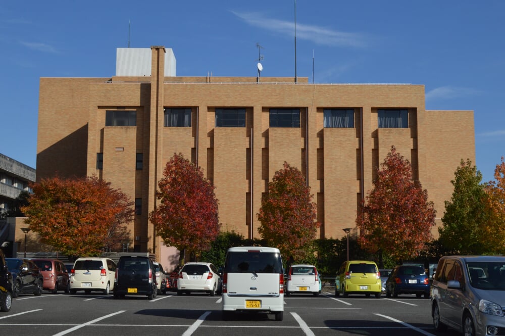 大垣市立図書館の写真 ©Asturio(CC BY-SA 4.0)