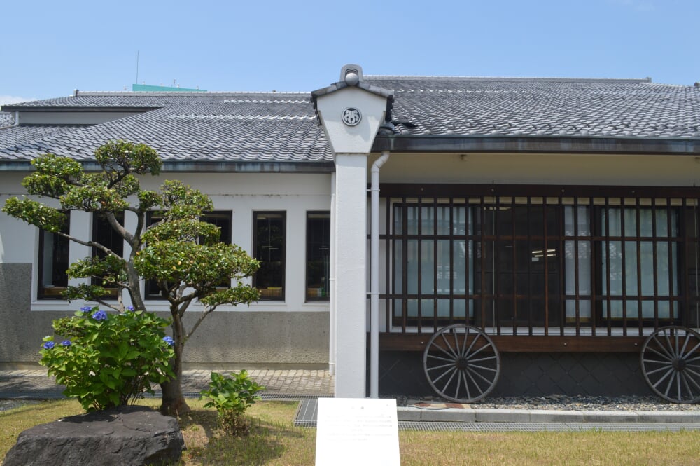 北方町立図書館の写真 ©Asturio(CC BY-SA 4.0)