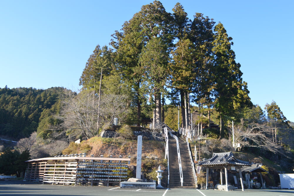 田峰観音の写真 ©Asturio(CC BY-SA 4.0)