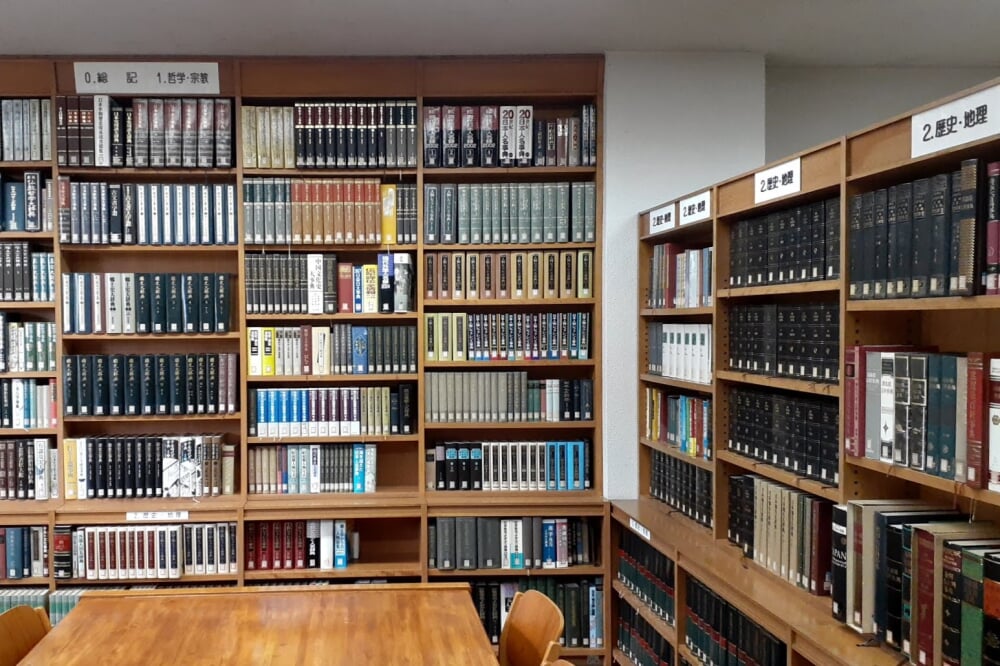 阿久比町立図書館の写真 ©Asturio(CC BY-SA 4.0)