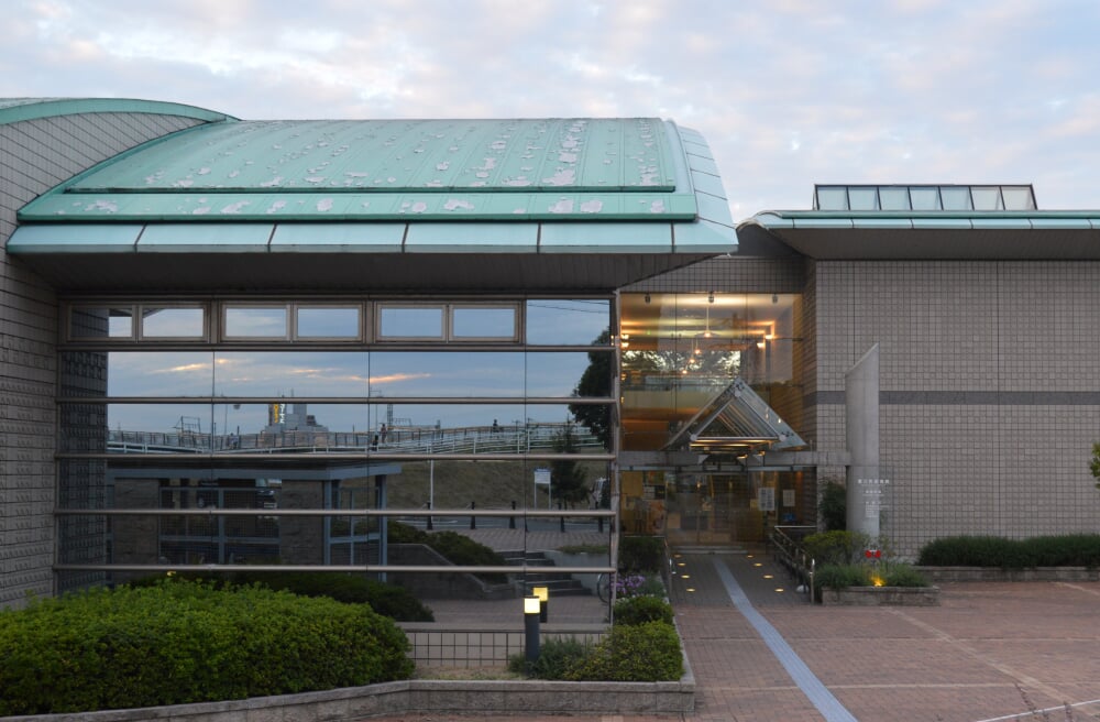 蟹江町図書館の写真 ©Asturio(CC BY-SA 4.0)