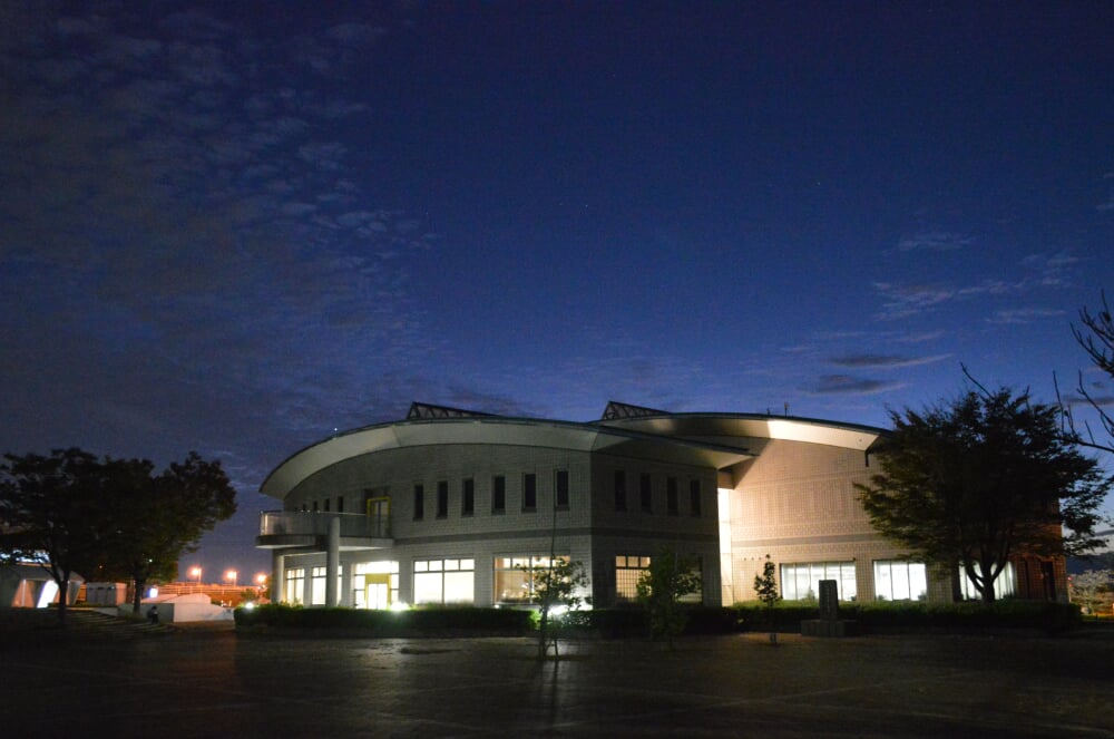 蟹江町図書館の写真 ©Asturio(CC BY-SA 4.0)