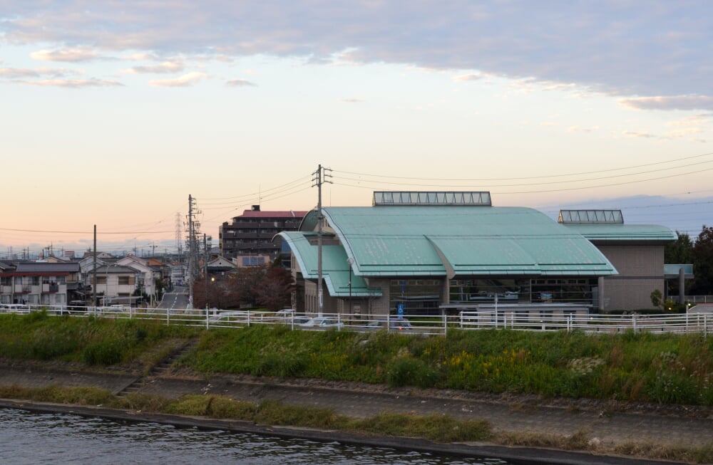 蟹江町図書館の写真 ©Asturio(CC BY-SA 4.0)