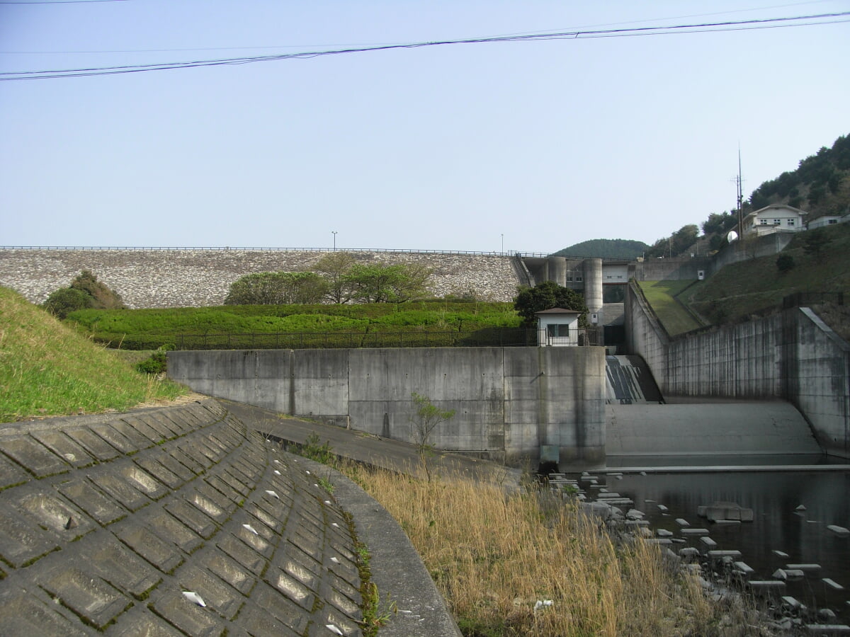 野洲川ダムの写真 ©河川一等兵(Public domain)