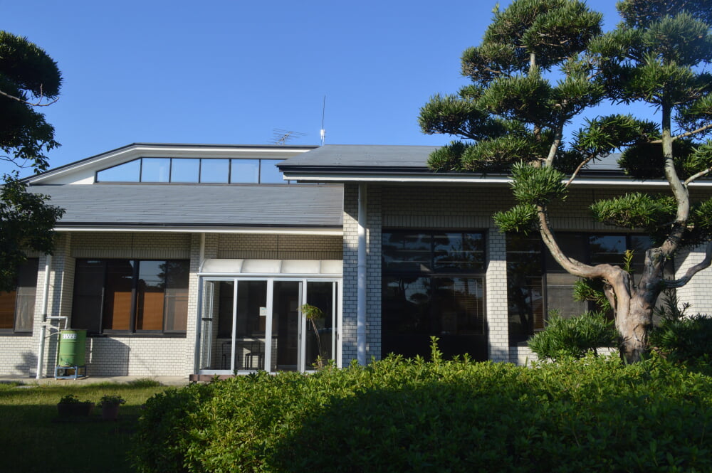 西尾市立吉良図書館の写真 ©Asturio(CC BY-SA 4.0)