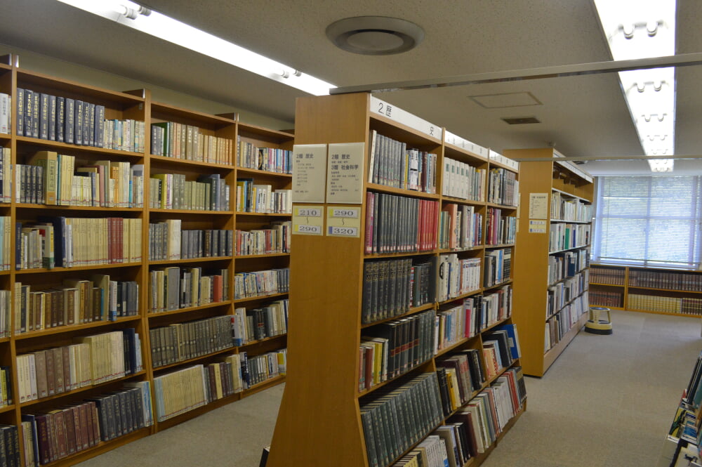 東海市立中央図書館の写真 ©Asturio(CC BY-SA 4.0)