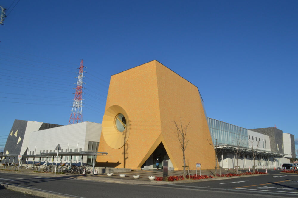 日進市立図書館の写真 ©Asturio(CC BY-SA 4.0)