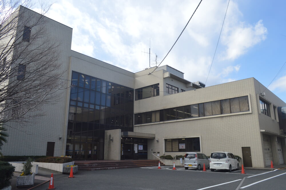 弥富市立図書館の写真 ©Asturio(CC BY-SA 4.0)