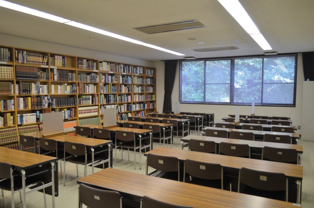 西尾市立幡豆図書館の写真 ©Asturio(CC BY-SA 4.0)