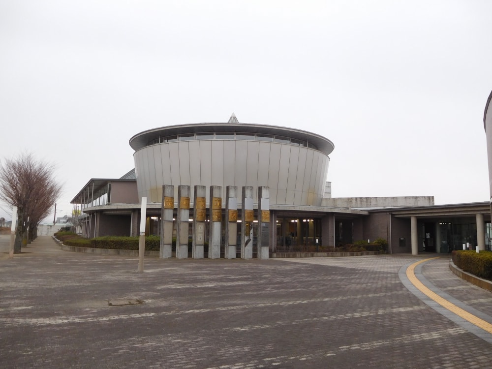 筑西市立中央図書館の写真 ©Miyuki(CC BY-SA 4.0)