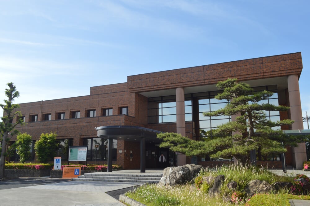 羽島市立図書館の写真 ©Asturio(CC BY-SA 4.0)