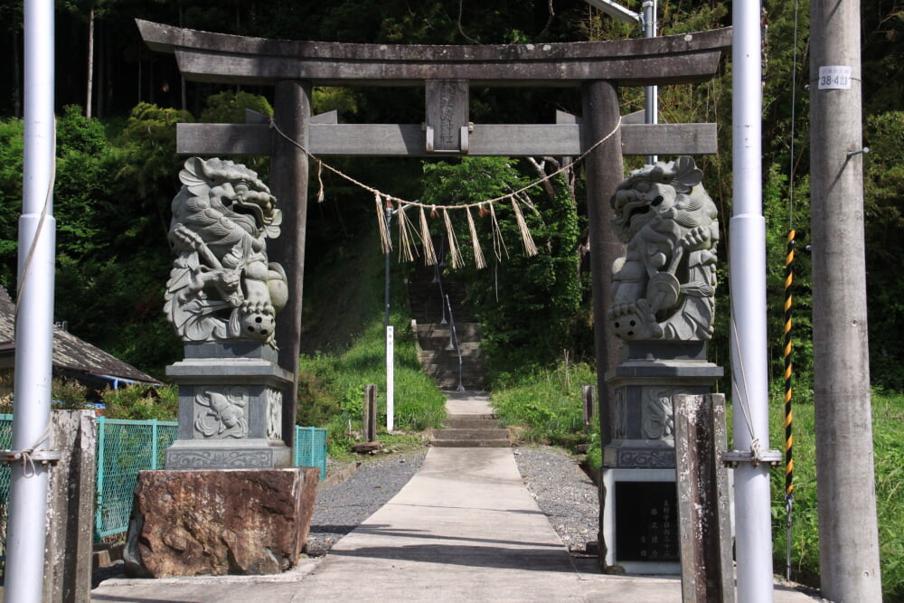 零羊崎神社の写真 ©ChiefHira(CC BY-SA 3.0)