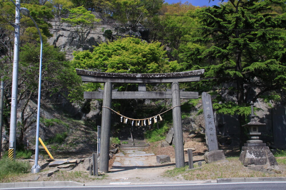 零羊崎神社の写真 ©ChiefHira(CC BY-SA 3.0)